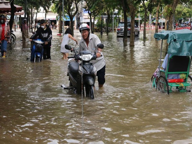 Chủ tịch Cần Thơ chỉ đạo khẩn ứng phó triều cường