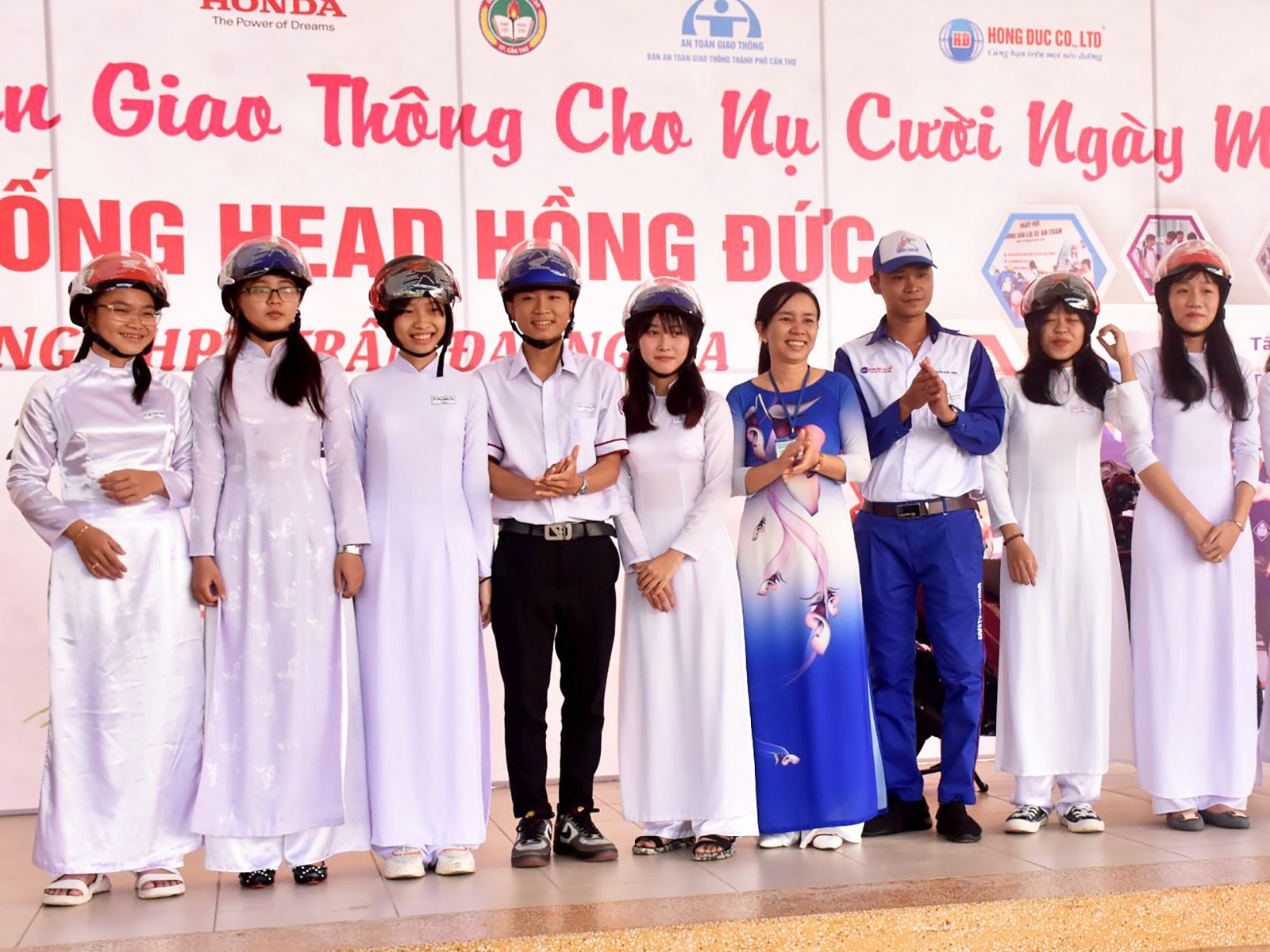 Trang bị kiến thức về an toàn giao thông và kỹ năng lái xe an toàn