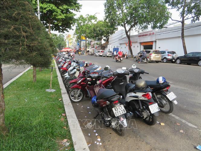 Quyết định 2493/QĐ-UBND ngày 16/10/2019 về việc ban hành danh mục các tuyến đường được phép sử dụng tạm thời vỉa hè để trông, giữ xe 2 bánh có thu phí trên địa bàn quận Ninh Kiều, thành phố Cần Thơ