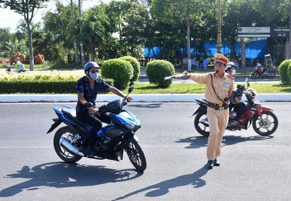 Bình Thủy: Đẩy mạnh tuyên truyền trật tự an toàn giao thông kết hợp với tuyên truyền phòng, chống dịch COVID-19 