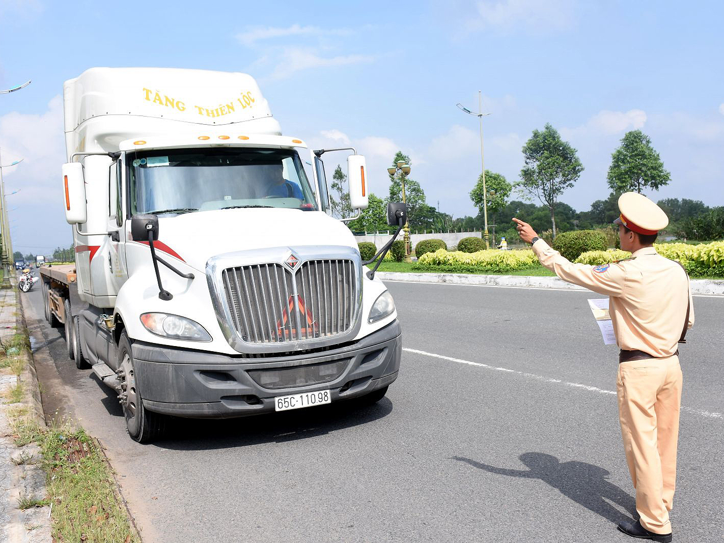 Xử lý nghiêm vi phạm trật tự an toàn giao thông đường bộ