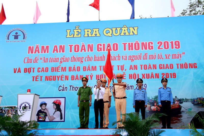 //antoangiaothong.cantho.gov.vn/files/images/album-anh/hinh-anh-an-toan-giao-thong-3.jpg