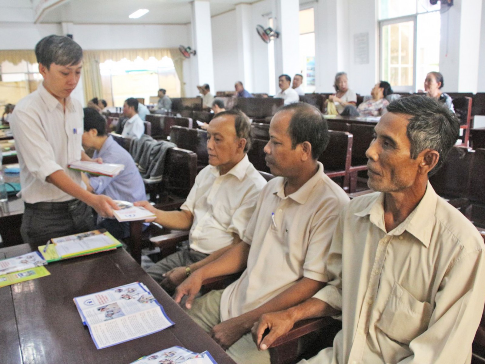 Phát huy vai trò người có uy tín trong đảm bảo an toàn giao thông